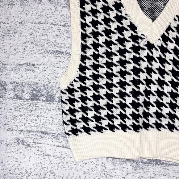 Houndone V-neck Knit Vest Layered Cropped - Picture 2 of 4